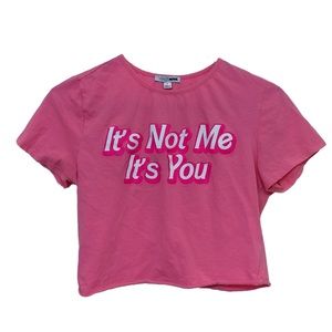 Hot pink Graphic Fashion Nova cropped t-shirt